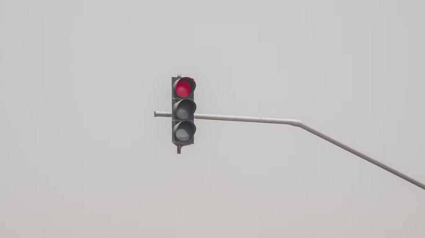 Ilustrasi lampu merah.