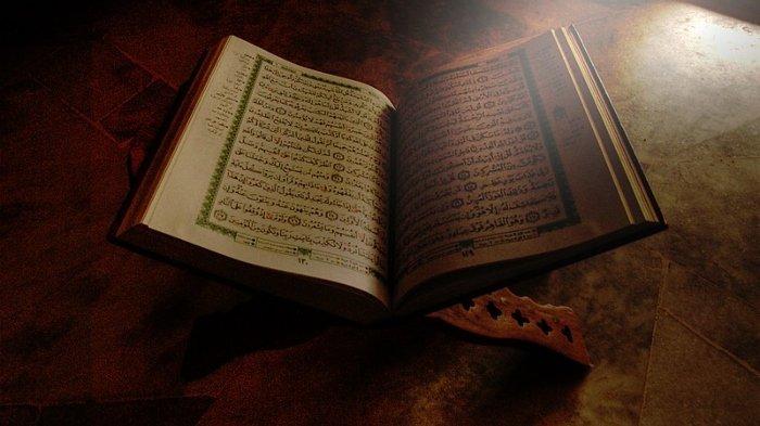 Ilustrasi membaca ayat Alquran.