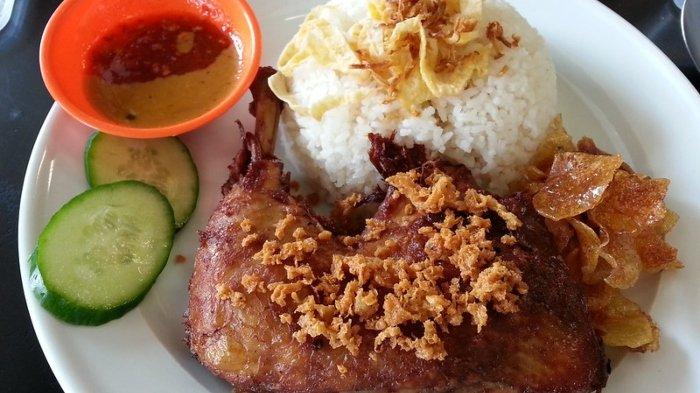 Ilustrasi nasi uduk untuk menu makan malam enak