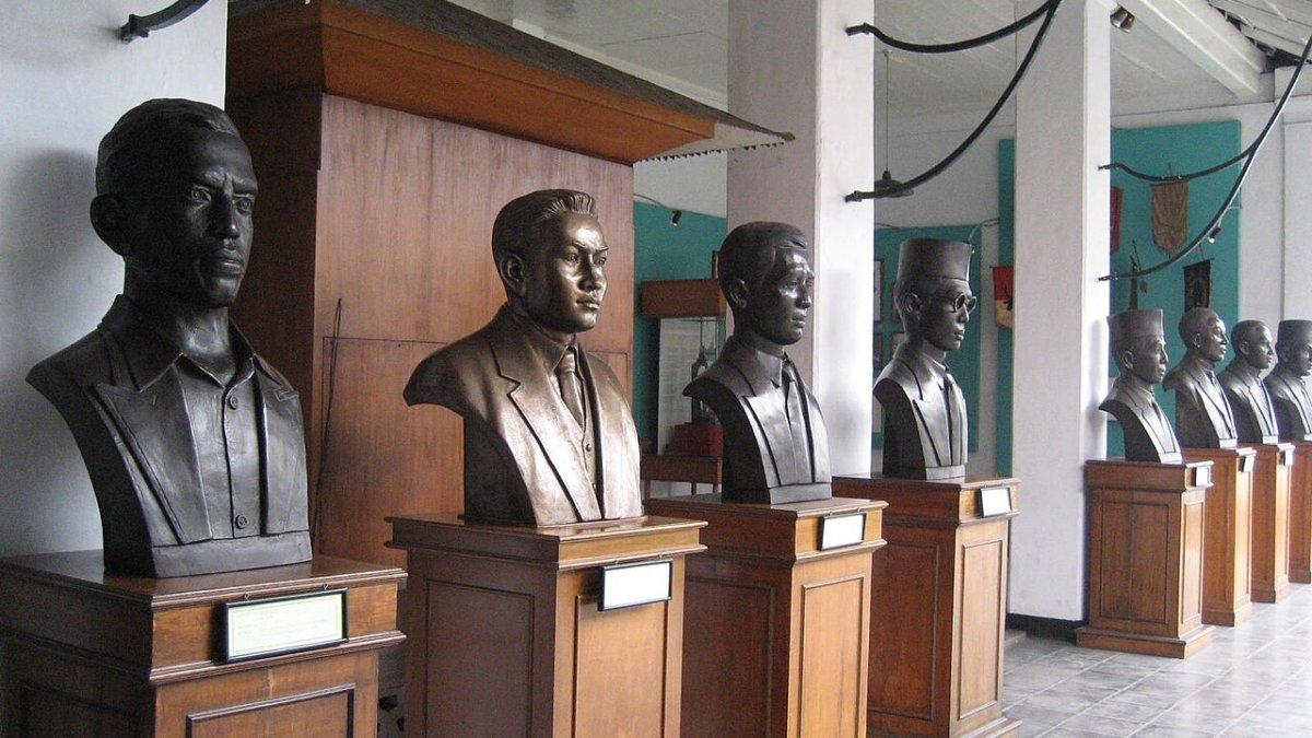 Ilustrasi patung sejarah di Museum Sumpah Pemuda