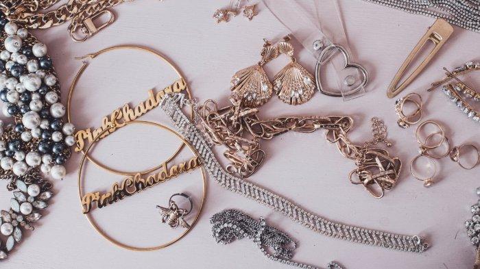 Kalung, satu barang yang tidak boleh kamu berikan sebagai hadiah Imlek.