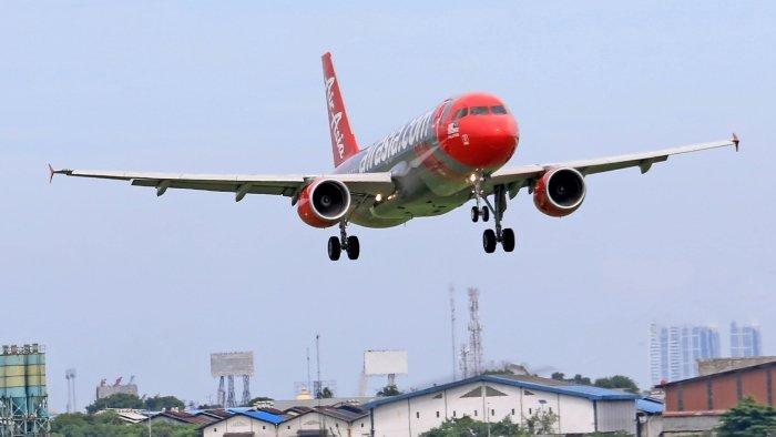 Ilustrasi pesawat AirAsia rute Bali-Jakarta.