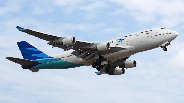 Ilustrasi pesawat Garuda Indonesia take-off di bandara.