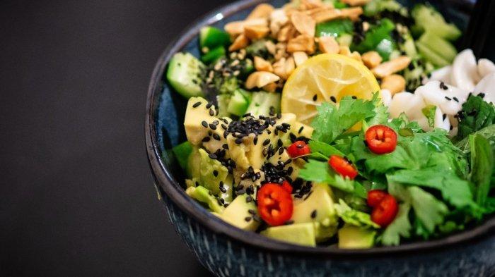 Ilustrasi salad sayuran.