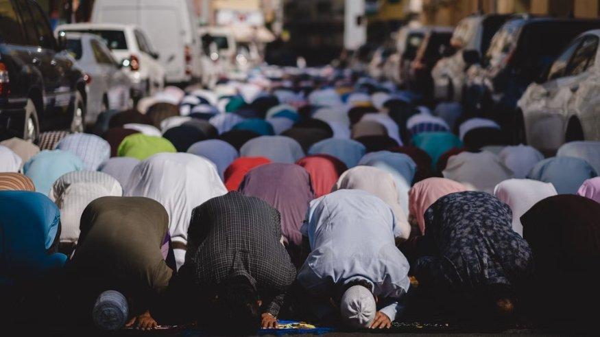 Ilustrasi salat tarawih.