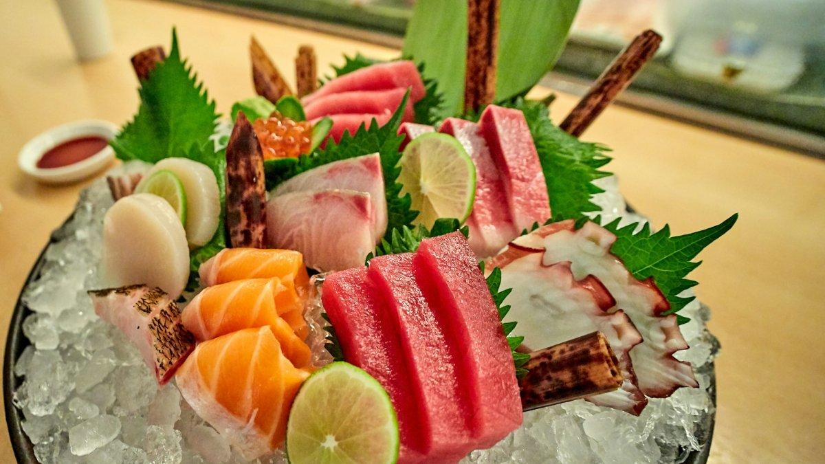 Ilustrasi sashimi di Jepang