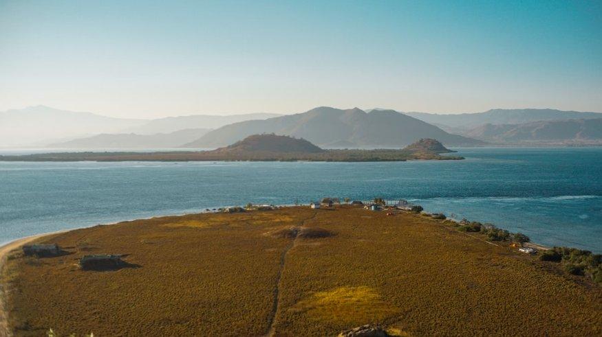 Ilustrasi sebuah pulau di Sumbawa Barat.