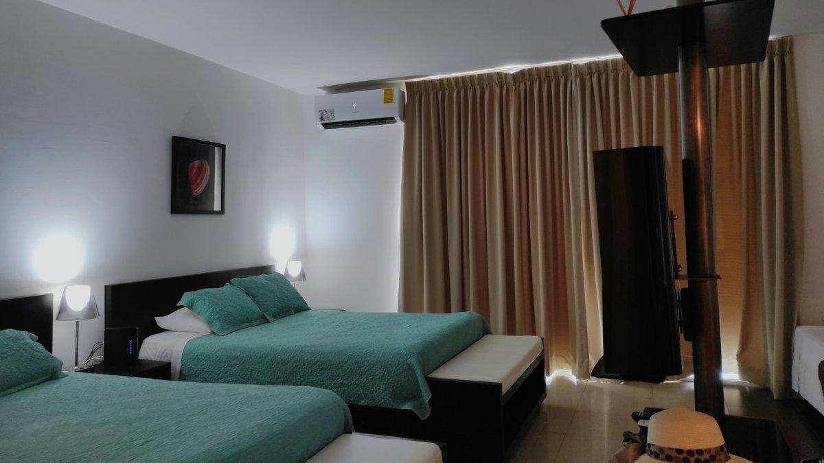 Ilustrasi suasana kamar hotel di dekat Pulau Dolphin, Jakarta