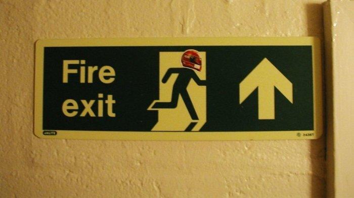 Ilustrasi tanda Fire Exit alias tanda pintu keluar kebakaran.
