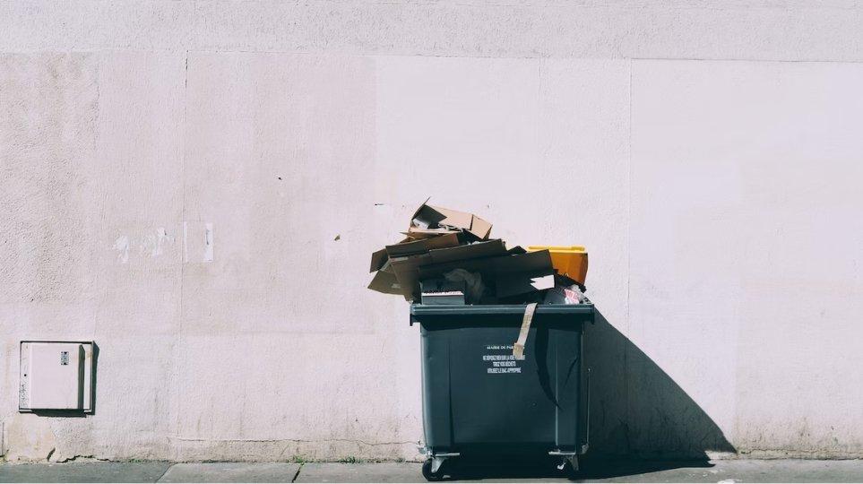 Ilustrasi tempat sampah. Viral seorang pria Jerman berusia 80 tahun dijuluki sebagai jutawan paling hemat di dunia. Ia bahkan hidup dari makanan dan barang-barang yang ditemukan di tempat sampah.