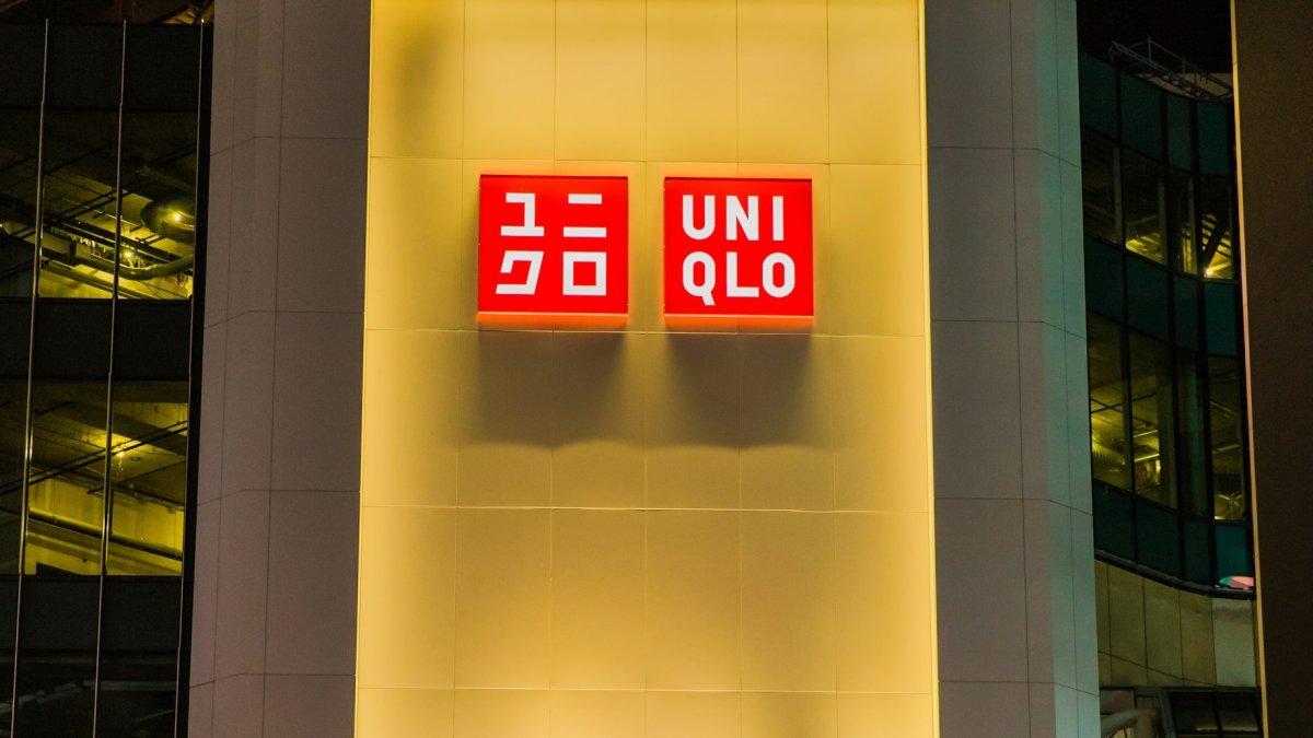 Ilustrasi toko Uniqlo Osaka Jepang