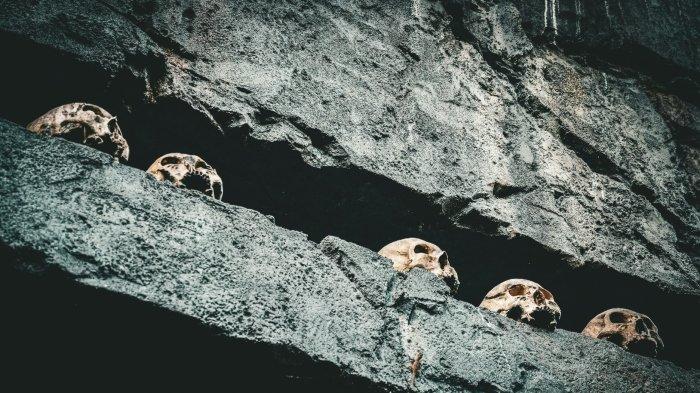 Ilustrasi tulang belulang manusia yang terjebak selamanya di dalam gua.