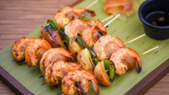 Ilustrasi udang bakar gurih dan enak untuk menu makan siang.