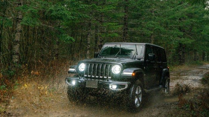Ilustrasi wisata jeep yang lagi tren di Kudus.