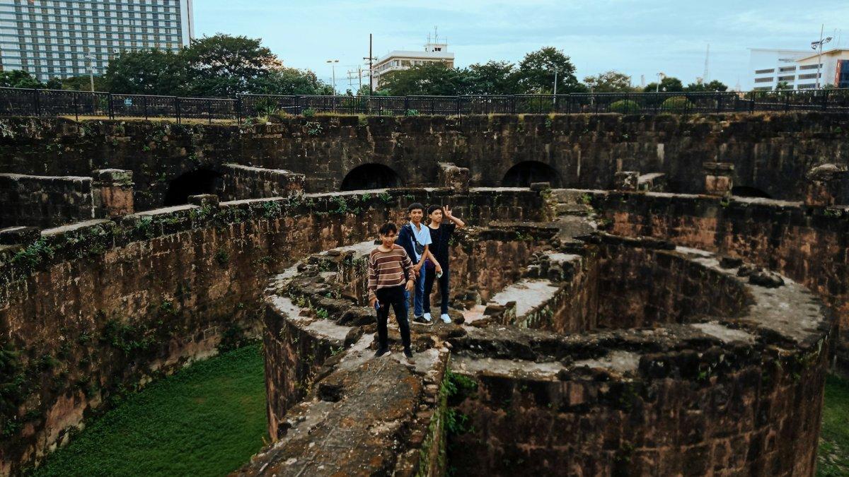 Intramuros, satu tempat wisata terbaik di Filipina yang menarik buat kamu jelajahi.