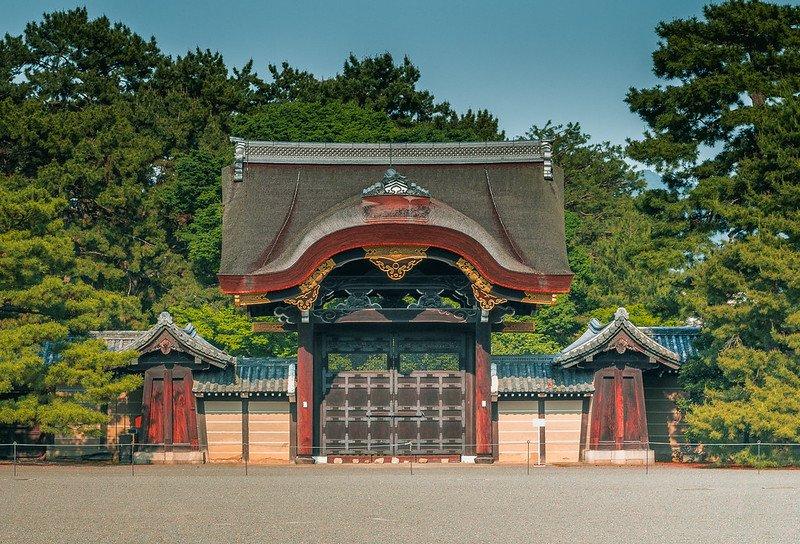 Istana Kekaisaran Kyoto, satu tempat wisata di Kyoto Jepang yang gratis dikunjungi buat liburan hemat anggaran.