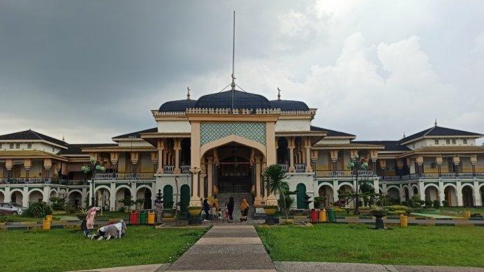 WIASTA MEDAN - Potret kemegahan bangunan Istana Maimun di Medan, Sumatera Utara, Senin (7/4/2025).