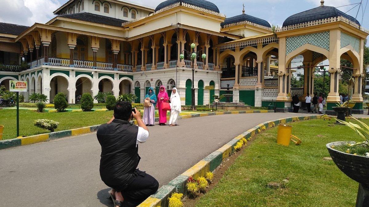 Istana Maimun, tempat wisata populer di Medan, Sumatera Utara.