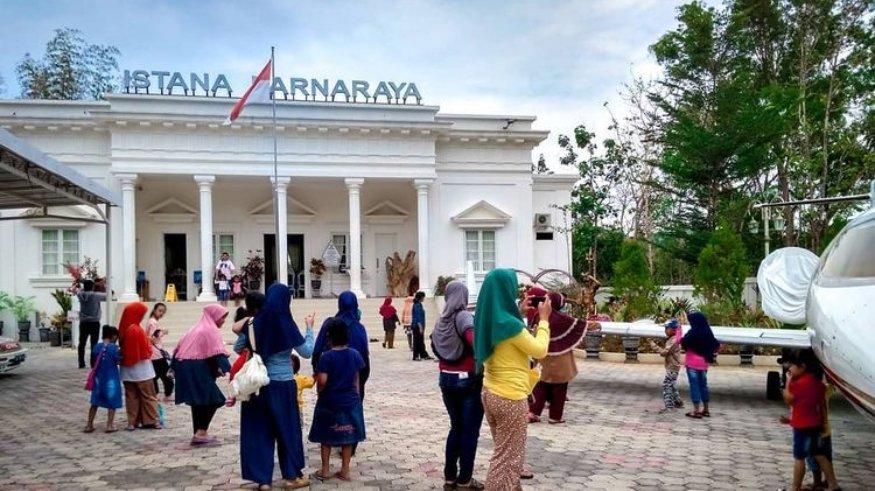 Istana Parnaraya.