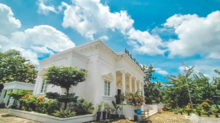 Istana Parnaraya.