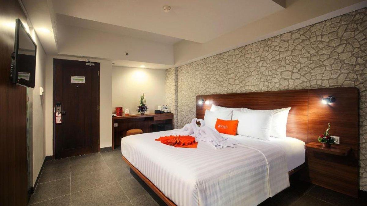 Your Kuta Dream Begins: Sunsets, Surf, and Seamless Arrivals!
