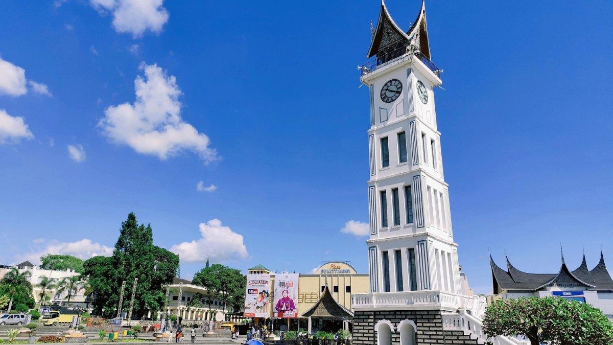 JAM GADANG BUKITTINGGI - Jam Gadang adalah ikon dari Bukittinggi, Sumatera Barat.