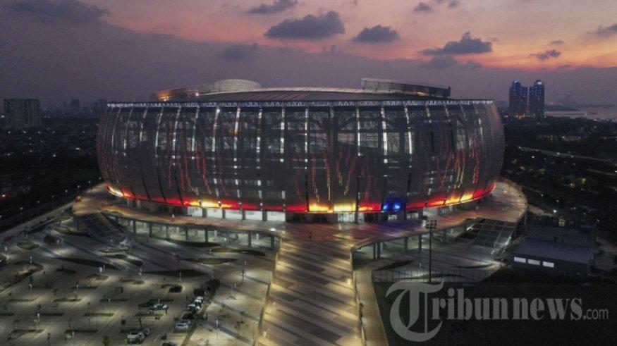 Foto udara memperlihatkan Jakarta International Stadium (JIS) yang baru selesai dibangun untuk menggelar pertandingan sepak bola dan konser musik, di Jakarta Utara, Minggu (17/4/2022).