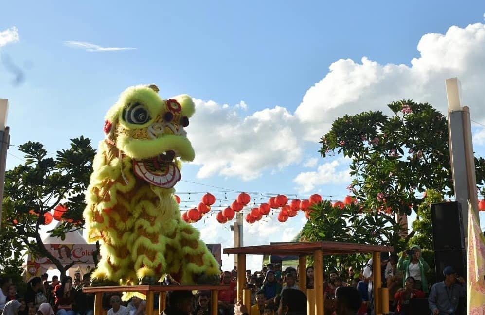Pertunjukan barongsai di Ancol.