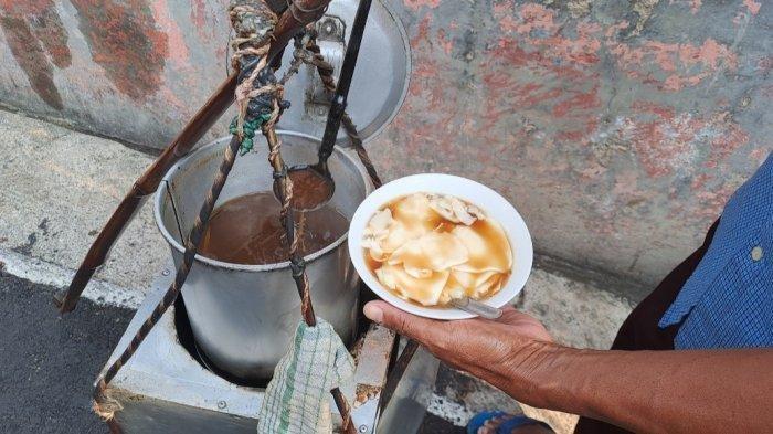 Jajanan kembang tahu khas Cirebon, Jawa Barat