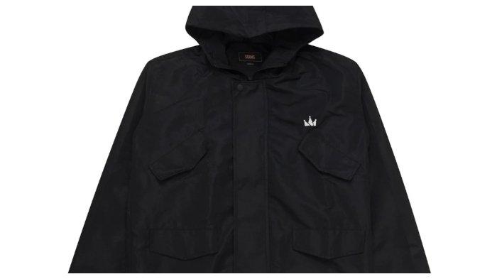 Jaket anti air dari produk Screamous cocok digunakan di luar ruangan.