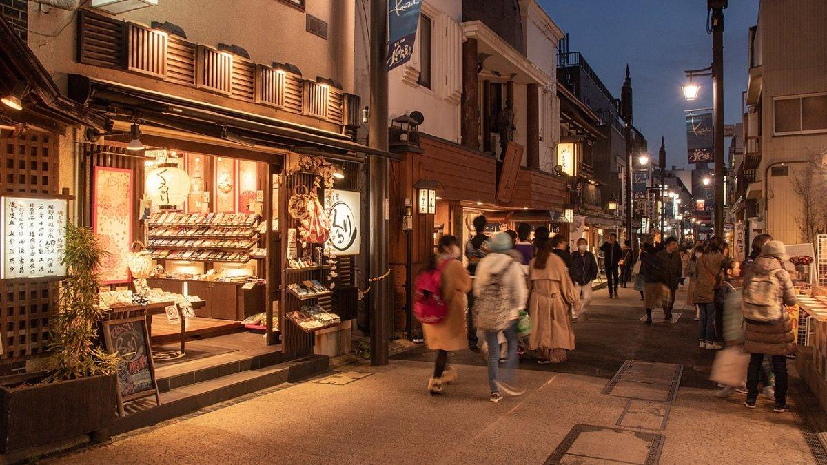 Jalan Komachi, satu tempat wisata terbaik di Kamakura Jepang.