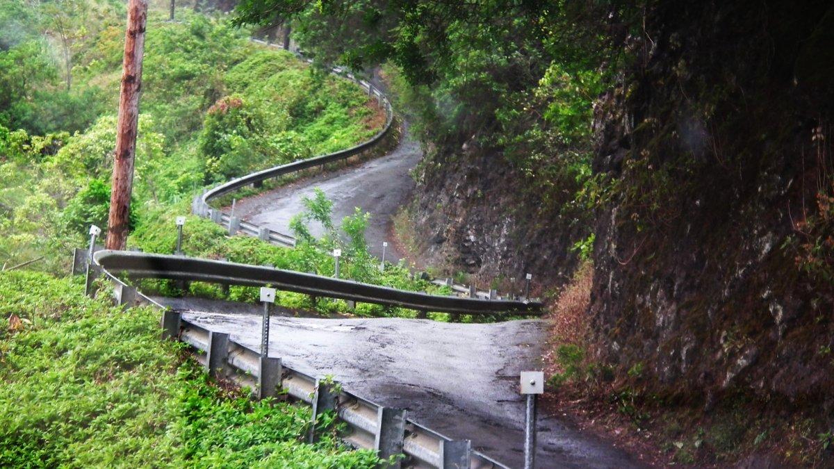 Jalan Lembah Waipi'o, satu jalan paling curam di dunia.
