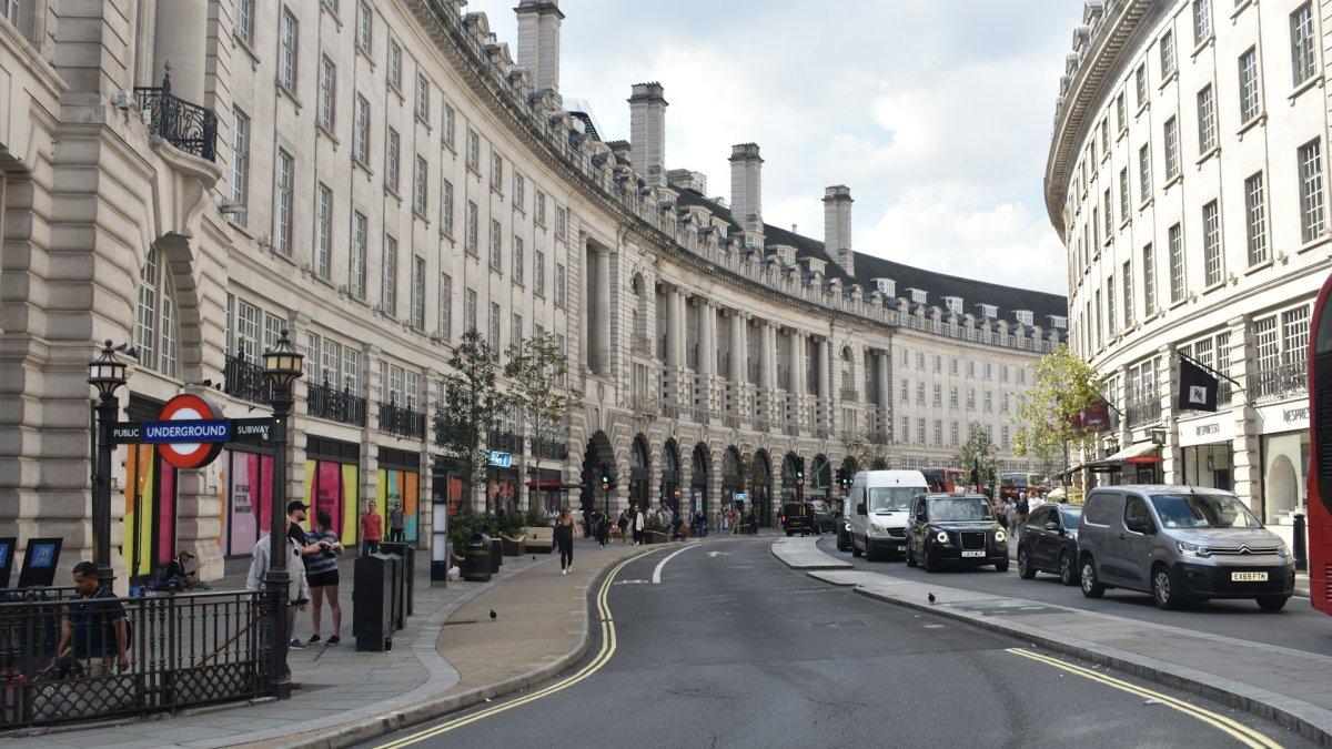 Jalanan Bersejarah London menawarkan pemandangan yang menarik.