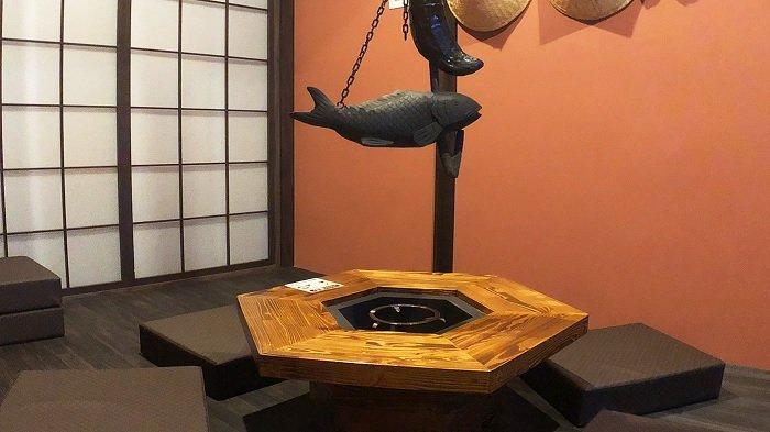 Salah satu ruang karaoke private di Jankara Karaoke yang memiliki konsep perapian tradisional Jepang.