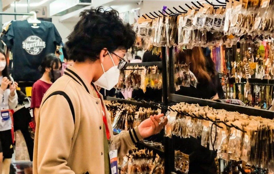 Javenir, satu pusat oleh-oleh di Solo yang lengkap dan murah.