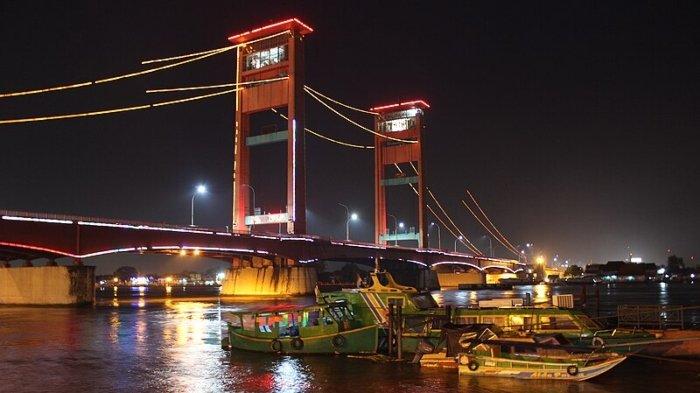 Jembatan Ampera, tempat wisata ikonik di Palembang, Sumatera Selatan.
