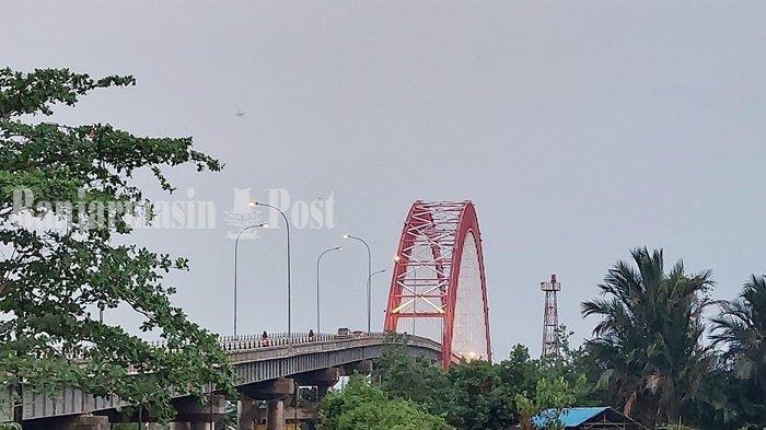 Jembatan Rumpiang, Marabahan, Kabupaten Barito Kuala (Batola), menjadi spot foto yang menarik.