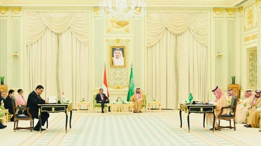 Menteri Pemuda dan Olahraga Republik Indonesia (Menpora RI) Dito Ariotedjo ikut mendampingi Presiden Joko Widodo melakukan kunjungan kerja di Istana Al-Yamamah, Riyadh, Arab Saudi, pada Kamis, (19/10/2023).