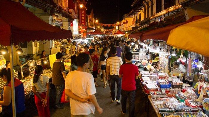 Jonker Street Night Market di Melaka, Malaysia yang cocok untuk kulineran dan belanja oleh-oleh.