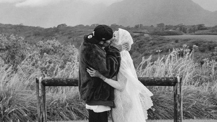 Justin Bieber dan Hailey Bieber pamer baby bump kehamilan anak pertama. Pasangan Justin Bieber-Hailey umumkan kehamilan anak pertama mereka, keduanya langsung foto maternity.