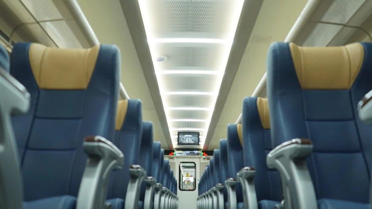 PT Kereta Api Indonesia (Persero) akan mengoperasikan KA Lodaya relasi Bandung – Solo Balapan pp dengan menggunakan jenis Kereta Eksekutif dan Ekonomi Stainless Steel New Generation. Sarana baru ini digunakan mulai Rabu (1/5) untuk KA (93) Lodaya relasi Solo Balapan – Bandung dan mulai Kamis (2/5) untuk KA (92) Lodaya relasi Bandung – Solo Balapan.