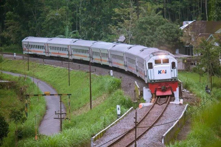 KA Pandulangan rute perjalanan Surabaya-Jember
