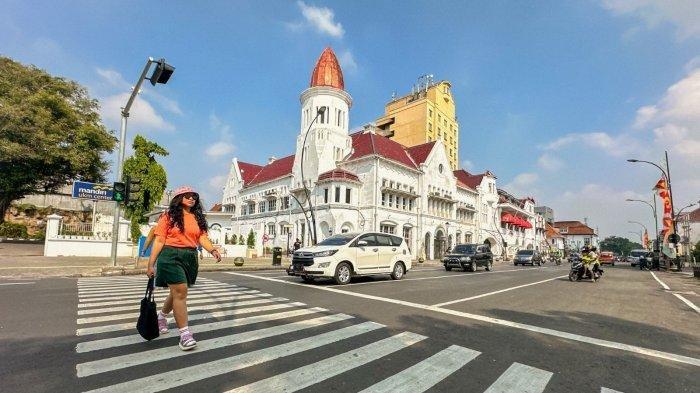 KOTA LAMA SURABAYA - Kota Lama Surabaya adalah satu tempat wisata hits di Surabaya, Jawa Timur.