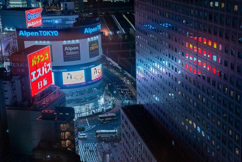 Kabukicho Tower, satu tempat wisata di Kabukicho Jepang.