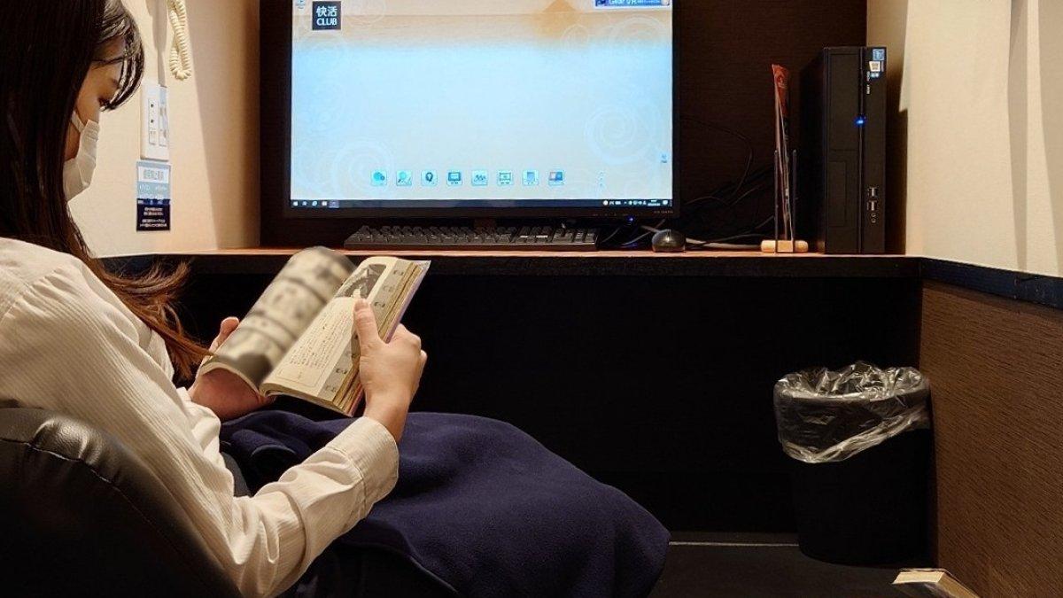 Kaikatsu Club, satu kedai kopi dan kafe internet 24 jam terbaik di Tokyo Jepang.