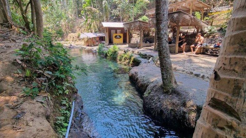 Kali Udal Gumuk di Magelang dengan air yang jernih, Rabu (18/10/2023).