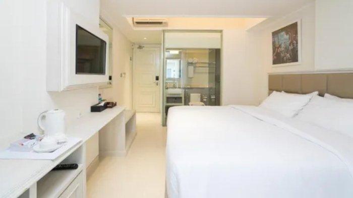 Kamar penginapan di Alron Hotel Kuta.