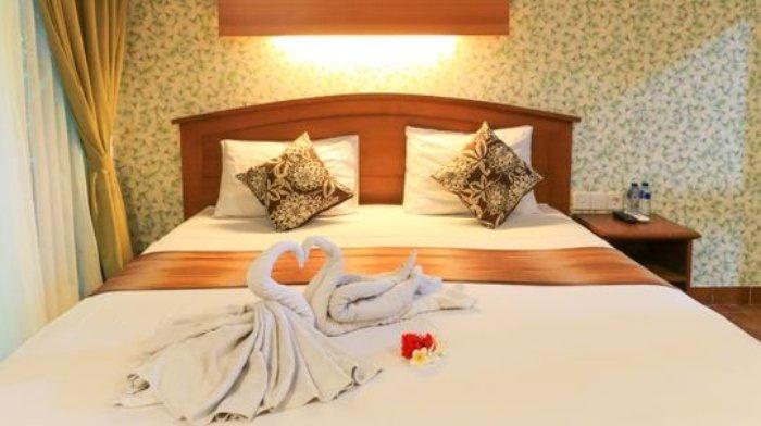 Kamar penginapan di Ayu Lili Garden Hotel.