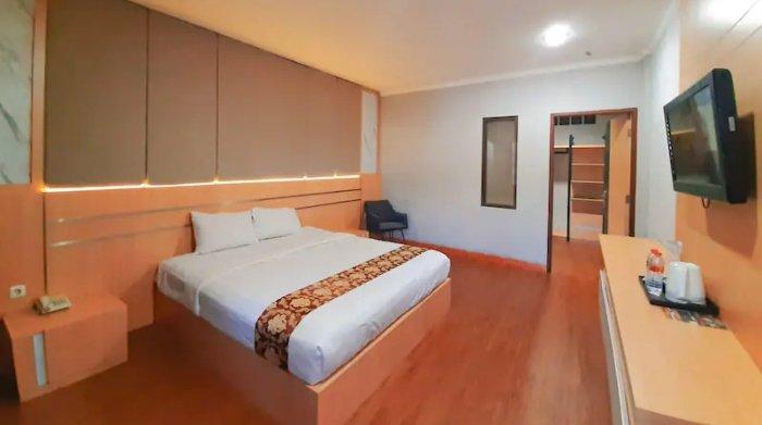 Kamar penginapan di Front One Resort Yogyakarta.
