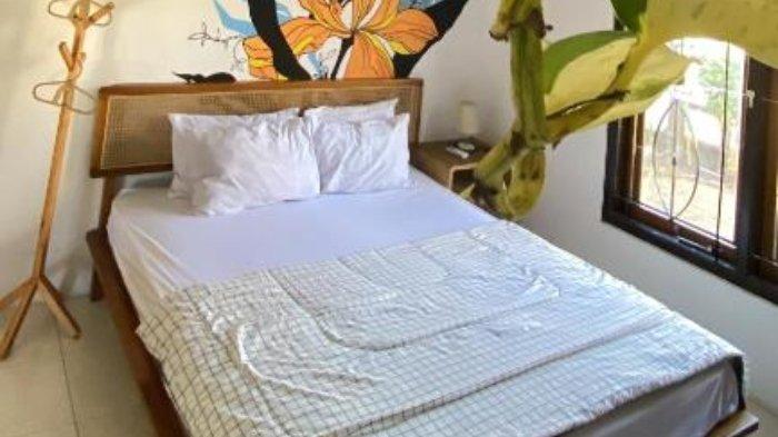 Kamar penginapan di Good Feeling Malang, Jawa Timur.